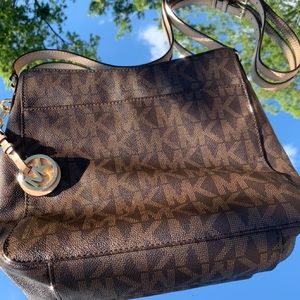 Michael kors cross body purse